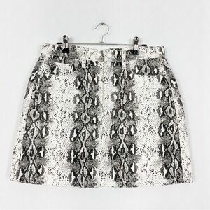 Blank NYC Women’s Cotton Snakeskin Print 4-Pocket Mini‎ Skirt Size 28